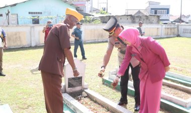 Hari Bhayangkara Ke-78, Polres Karimun Laksanakan Ziarah Makam Pahlawan Dan Tabur Bunga