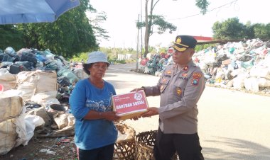 Kapolsek Sekupang Berikan Bansos Kepada Warga Yang Membutuhkan, Dalam Rangka HUT Bhayangkara Ke 78