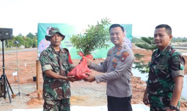 Karimun Melaksanakan Penanaman 1150 Pohon Dan Penyerahan 2000 Bibit Ikan Dalam Rangka Hari Bhayangkara Ke-78