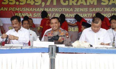 Kapolresta Barelang Gelar Konferensi Pers Ungkap Tersangka Peredaran Gelap Narkotika Seberat 35.949,71 Gram dan Pemusnahan Barang Bukti Sitaan Narkotika 36.000,4 Gram
