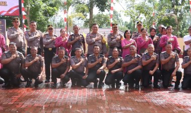 Kapolres Simalungun Pimpin Upacara Kenaikan Pangkat dan Pelepasan Purnabakti Personel Periode 1 Juli 2024