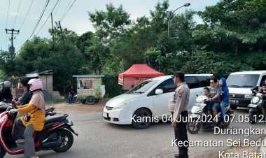 Personil Polsek Sungai Beduk Polresta Barelang Laksanakan Strong Point Pagi antisipasi kemacetan pada pagi hari