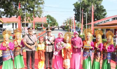 IRJEN POL YAN FITRI HALIMANSYAH KAPOLDA KEPRI PIMPIN UPACARA PENUTUPAN DAN PELANTIKAN DIKTUK BINTARA POLRI GELOMBANG I T.A. 2024 SPN POLDA KEPRI