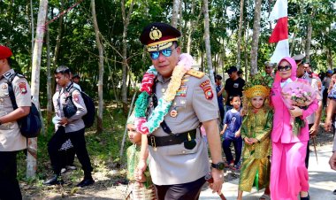 Kapolda Kepri Irjen Pol Yan Fitri Halimansyah Resmikan Program Bedah Rumah di Urung, Kundur Utara, Kabupaten Karimun