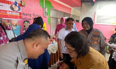 Sukseskan Program PIN Polio Cegah KLB, Si Dokkes Polresta Barelang Berikan Imunisasi Gratis Kepada Masyarakat Kel. Baloi Permai Kota Batam