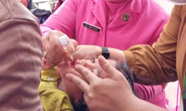Peringatan Hari Anak Nasional, Bhayangkari Cabang Bintan  Berikan Vaksin Polio Kepada Balita