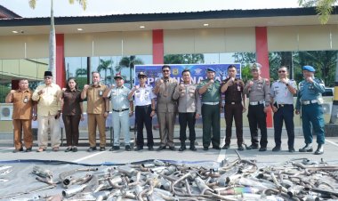 Berhasil diamankan 221 Knalpot Brong Dan 31 TNKB Dimusnahkan Oleh Satlantas Polres Karimun