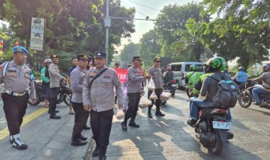 Sarapan Gratis dari Polsek Kalideres: Wujud Kepedulian di Jumat Berkah