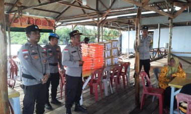 Polsek Bintan Timur Polres Bintan Kembali Berikan Alat Keselamatan Berlayar dan Himbau Warga Saat Cuaca Extrim