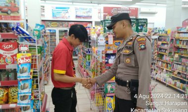 Patroli Pada Malam Hari, Polsek Sekupang Sambangi Alfamart