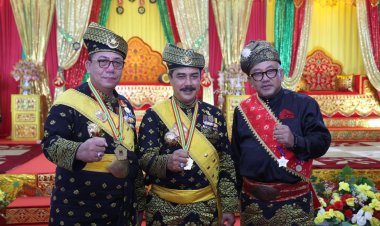 Irjen Pol Yan Fitri Halimansyah Menerima Gelar Dato Seri Indera Pahlawan oleh LAM Kepri
