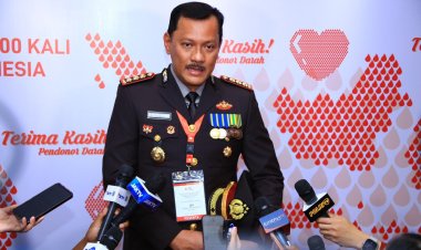 Wakil Presiden RI Berikan Satyalancana Kebaktian Sosial kepada Kabid Humas Polda Kepri