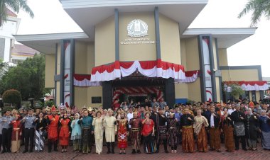 Semarak Hari Kemerdekaan ke-79, Pegawai Imigrasi Batam Tampil dengan Pakaian Adat Nusantara