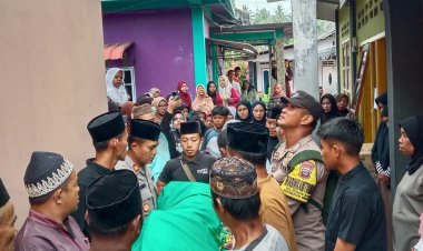 Peduli Antar Sesama, Polisi Sambang Duka Ke Rumah Warga Yang Meninggal