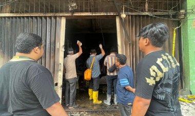 Polsek Lubuk baja bersama unit Inafis Sat Reskrim Polresta Barelang melaksanakan olah TKP kebakaran yang terjadi di Ruko Komp. Pasar Angkasa