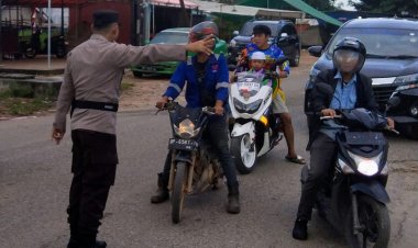 Personil Polsek Sungai Beduk Polresta Barelang Laksanakan Strong Point Pagi antisipasi kemacetan pada pagi hari