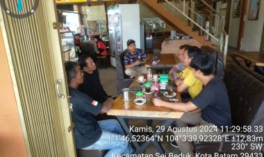 Bhabinkamtibmas Polsek Sungai Beduk Melaksanakan Sambang dan Himbau Warga untuk Wujudkan Pilkada 2024 Yang Damai
