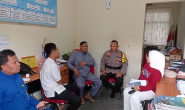 Sambangi Guru Dan Staf SMA N 01, Bhabinkamtibmas Sei Harapan Titipkan Pesan Kamtibmas