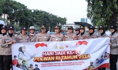 Polwan Jakarta Barat Peringati Hari Jadi dengan Aksi Sosial: Bagikan 400 Bunga dan Snack Hingga Bersih Bersih Vihara