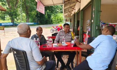 Bhabinkamtibmas Polsek Sekupang Ngopi dengan Warga Himbau Pilkada 2024 Yang Damai