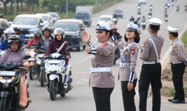 Peringati Hari Jadi Polwan Ke-76, Polwan Polresta Barelang Gelar Gatur Lalu Lintas dan Patroli Dialogis
