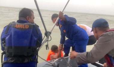 Laka Laut Kapal Km. Hendi Indah Gt 6 Kandas akibat Cuaca Buruk Di Depan Perairan Kolong