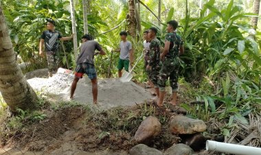 Sinergi Lanud Raden Sadjad Natuna dan Warga Sejuba dalam Perbaikan Pipa Air Bersih