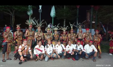 PDBM Tampilkan Atraksi Mandau di Lubuk Baja Night Carnival 2024