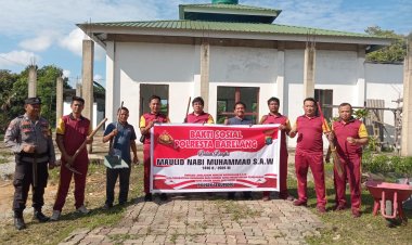Polsek Sekupang dan Warga Kompak Gotong Royong di Masjid An Nur dalam Rangka Peringatan Maulid Nabi Muhammad SAW