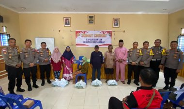 Jumat Curhat, Masyarakat Desa Tembeling Minta Kepada Wakapolres Bintan Agar Tiang Listrik yang Condong Dibenahi