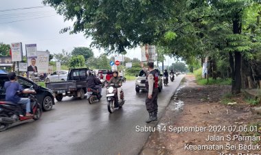 Personil Polsek Sungai Beduk Polresta Barelang Laksanakan Strong Point Pagi antisipasi kemacetan pada pagi hari