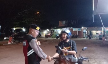Polsek Sekupang Berikan Edukasi Lalu Lintas dan Himbauan Pilkada 2024 dalam Patroli Malam
