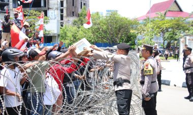 Kapolresta Barelang Turun Langsung Kawal dan Pimpin Pengamanan Aksi Unjuk Rasa oleh Warga Perum. Putra Jaya Tanjung Uncang Kota Batam