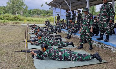 Komandan Lanud RSA Natuna Pimpin Latihan Menembak, Tingkatkan Kesiapsiagaan Prajurit