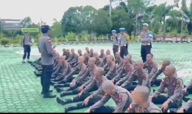 Wakapolres Natuna Ahmad Rudi Prasetyo S.H M.H sabut dengan semangat 40 personil Bintara remaja