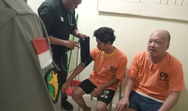 Tahanan Polsek Sekupang Jalani Pemeriksaan Kesehatan Oleh Dokkes Polresta Barelang