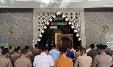 Personil Polres Lingga Mendoakan Seluruh Personil Kepolisian Negara Republik Indonesia