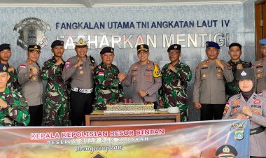 Peringati HUT TNI ke-79, Kapolres Bintan Berikan Kejutan Sebagai Wujud Solidaritas TNI-Polri