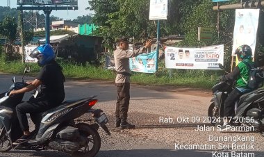 Personil Polsek Sungai Beduk Polresta Barelang Laksanakan Strong Point Pagi antisipasi kemacetan pada pagi hari