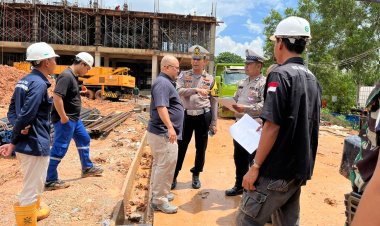 Tumpahan Tanah di Jalan Umum Depan Proyek RS Awal Bros Batu Aji, Satlantas Polresta Barelang Ambil Langkah Cepat