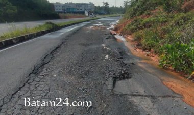 Pembangunan Jalan Lintas Timur di Bintan Belum Setahun, Sudah Rusak Parah