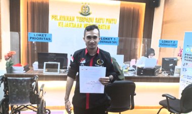 Ketua Tim Libas Serahkan Laporan Dugaan Penyalahgunaan Dana BOS ke Kejari Batam