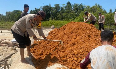 Inisiatif Iptu Henry Gunawan Perbaiki Akses Jalan yang Putus