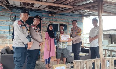 Kapolres Bintan Berikan Bantuan Sembako Kepada Masyarakat Korban Angin Kencang