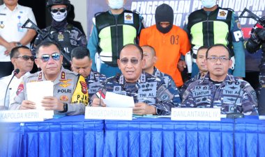 Irjen Pol Yan Fitri Halimansyah Hadiri Konferensi Pers Penggagalan Penyelundupan 10 Kg Sabu di Batam