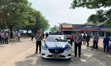 Polres Bintan Melaksanakan Pengamanan Dan  Pengawalan Logistik Kotak Suara.