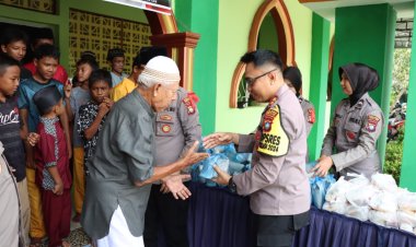 Kapolres Bintan Laksanakan Jumat Curhat Dan Jumat Berkah Di Kecamatan Bintan Timur