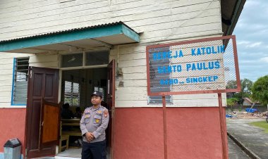 Briptu Kurnia Try Mardhani dan Bripda M. Iqbal Patroli Rutin Amankan Umat Nasrani Beribadah