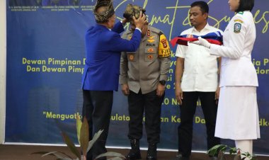 Kapolda Kepri Irjen Pol Yan Fitri Halimansyah Dianugerahi Gelar Kehormatan Bapak Nelayan Kepulauan Riau pada Pelantikan Pengurus HNSI Kepri 2024-2029