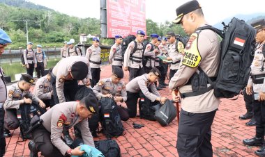 AKBP Apri Fajar Hermanto, S.I.K., Pimpin Apel Pengecekan Perlengkapan dan Kesiapan Personel Pengamanan TPS Pilkada 2024